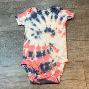 LITTLE PLANET ORGANIC BY CARTER'S 12M RED WHITE AND BLUE TIE-DYE ONESIE